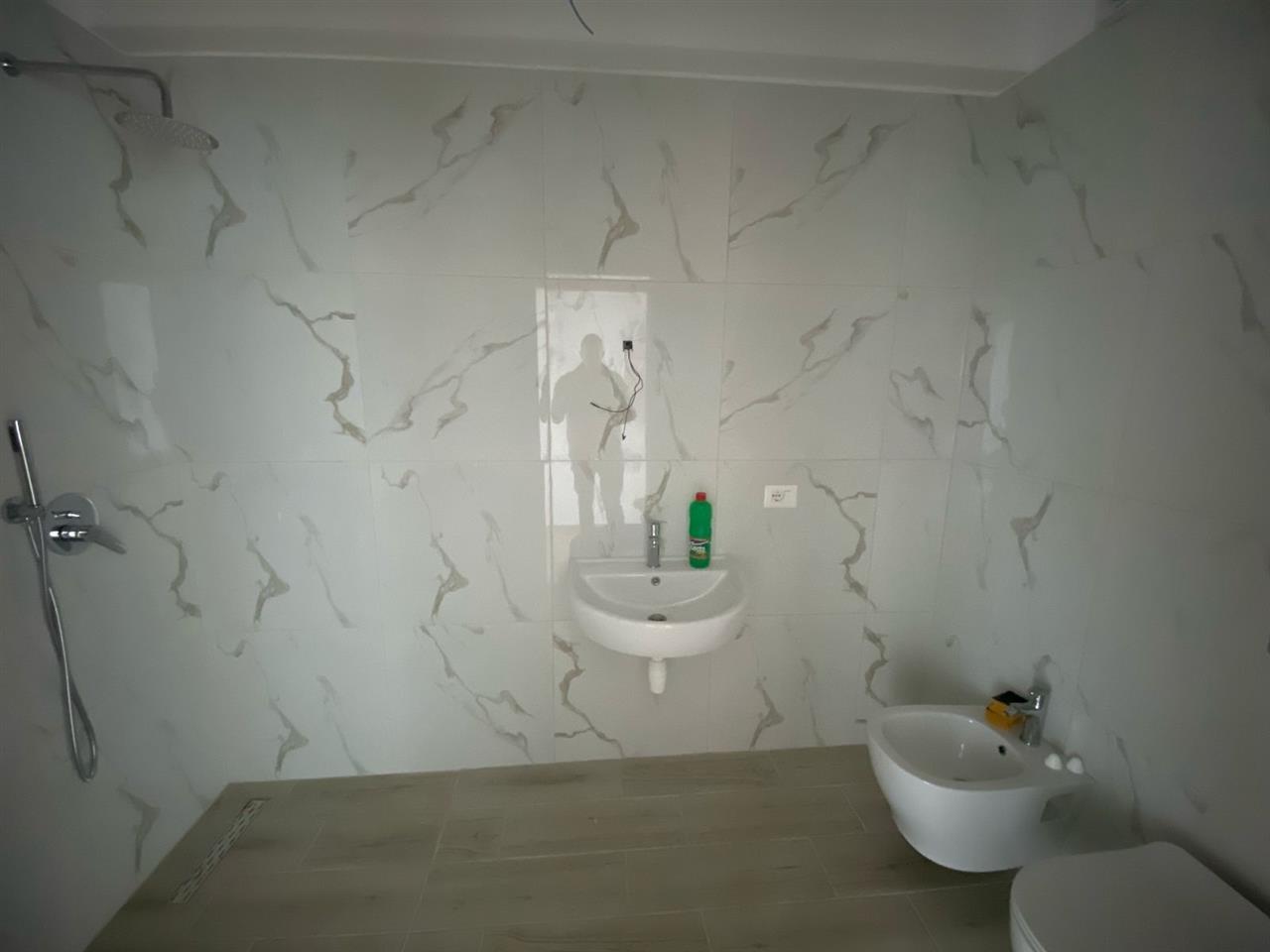 Qera Apartament 2+1+2 , Kompleksi Zirkon , Tirane