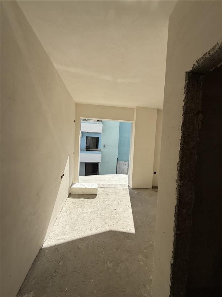 Shitet Gazonjere ne golem Mali Robit