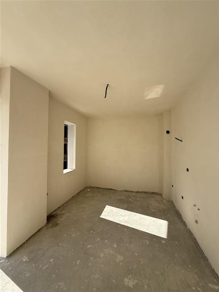 Shitet Gazonjere ne golem Mali Robit