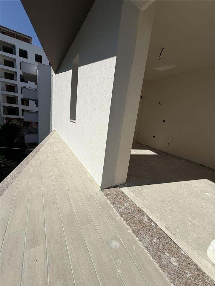 Shitet Gazonjere ne golem Mali Robit