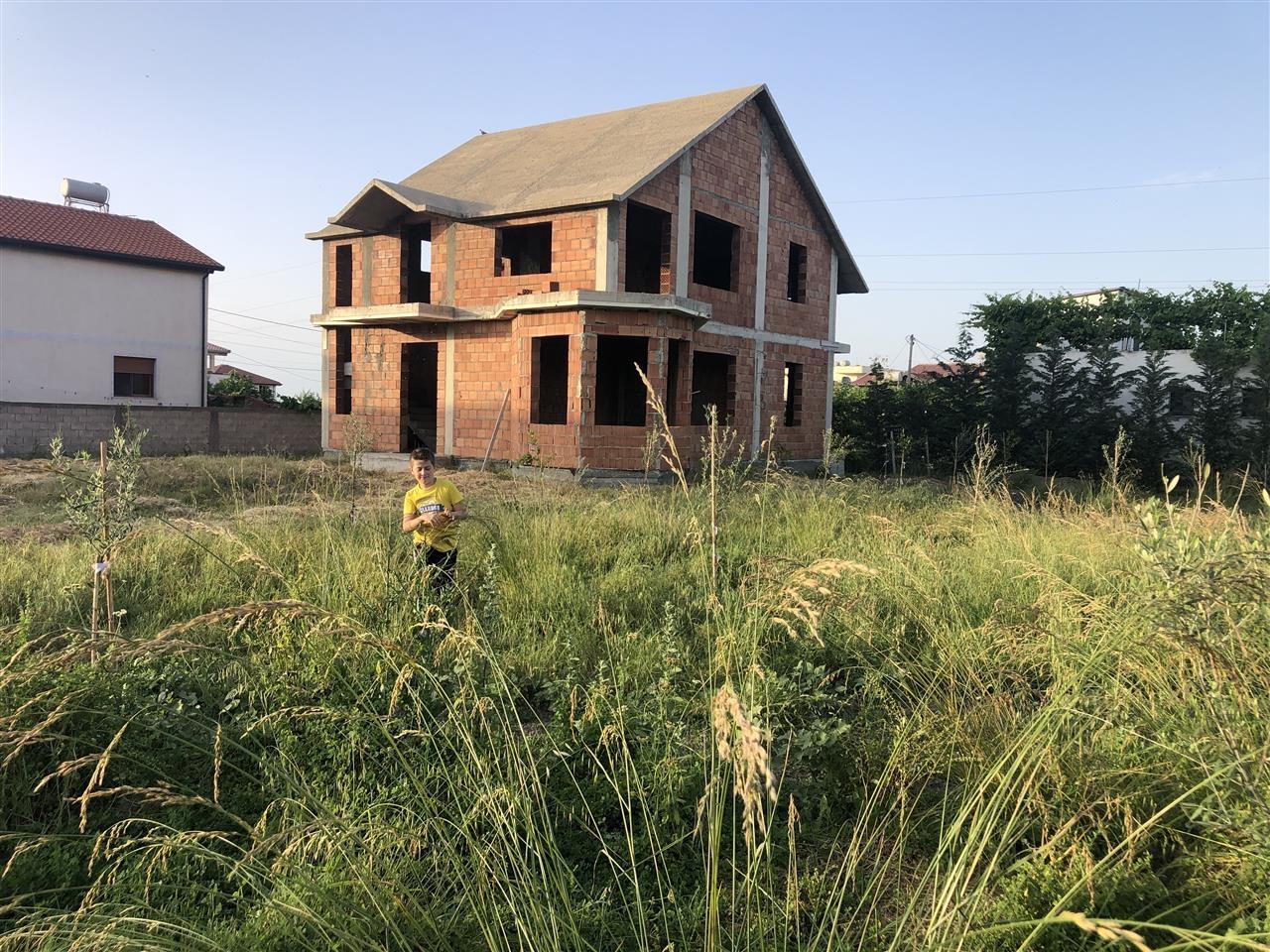 Vilë në tre çezma, Durrës