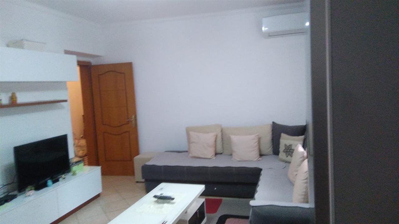 Shtepi me qera tek tregu Cam 700 €uro ne muaj