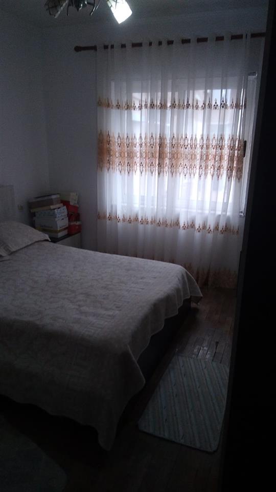 Shtepi me qera tek tregu Cam 700 €uro ne muaj