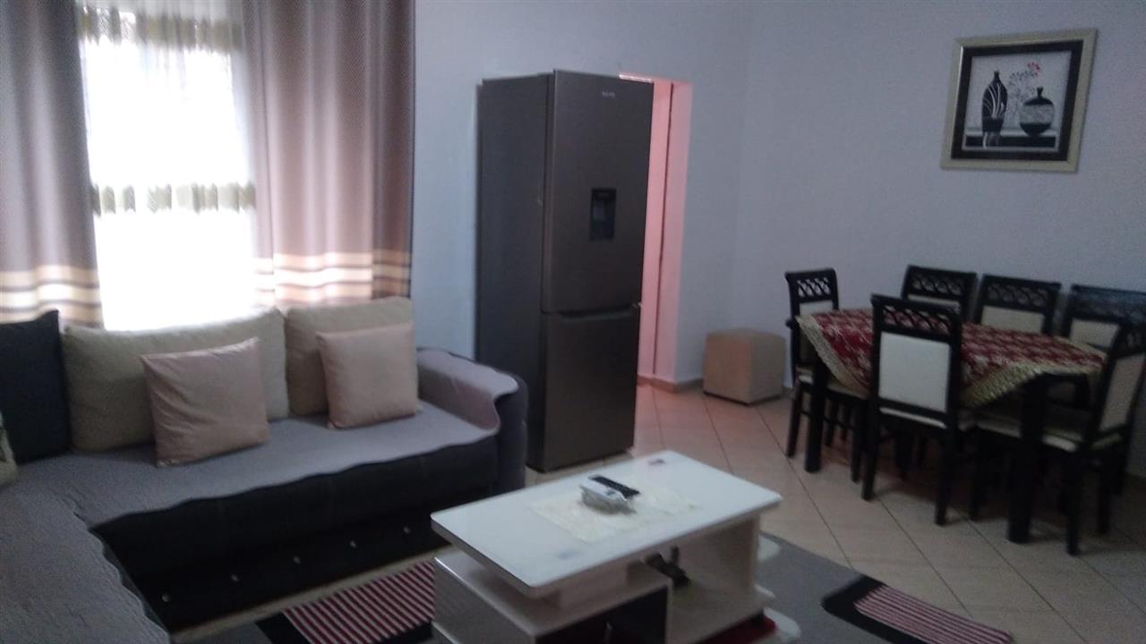 Shtepi me qera tek tregu Cam 700 €uro ne muaj