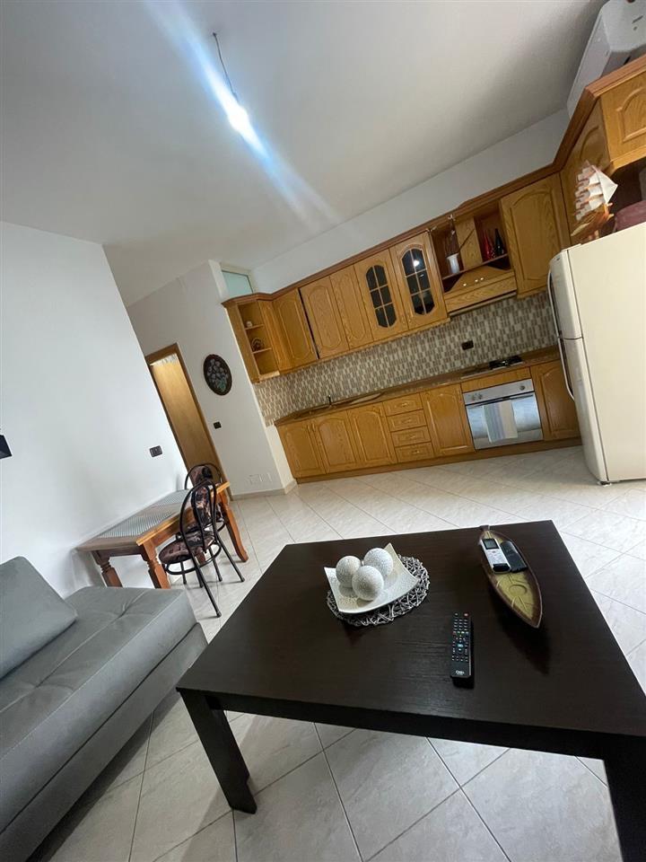 Jepet me qera Apartament 2+1+2+garazh ne Lungomare!