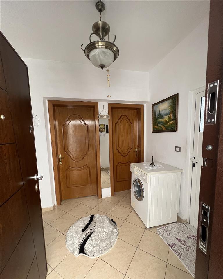 Shitet Apartament 2+1, Lagjja e Re, Patos