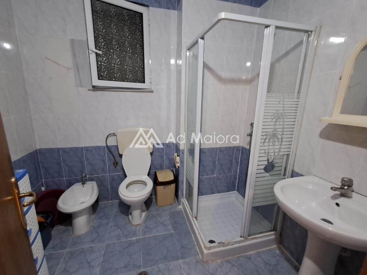 JEPET ME QIRA 2+1 NE UJSELLSI DURRES