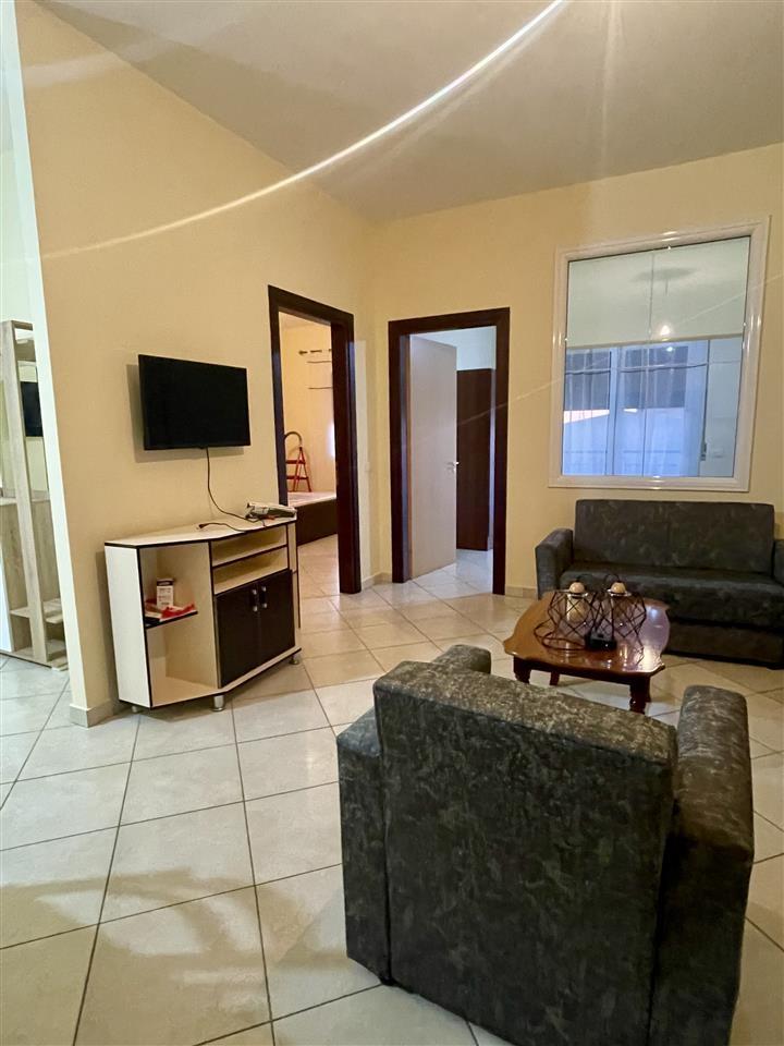 2+1 me Qera, JO AGJENSI, tek Haso/Transballkanike