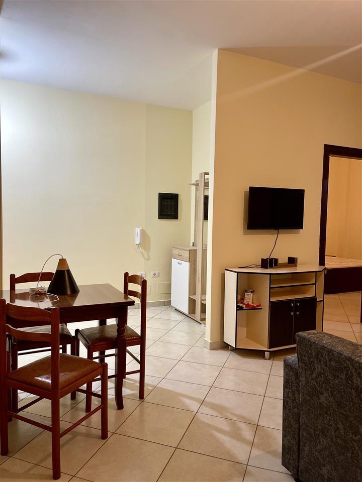 2+1 me Qera, JO AGJENSI, tek Haso/Transballkanike