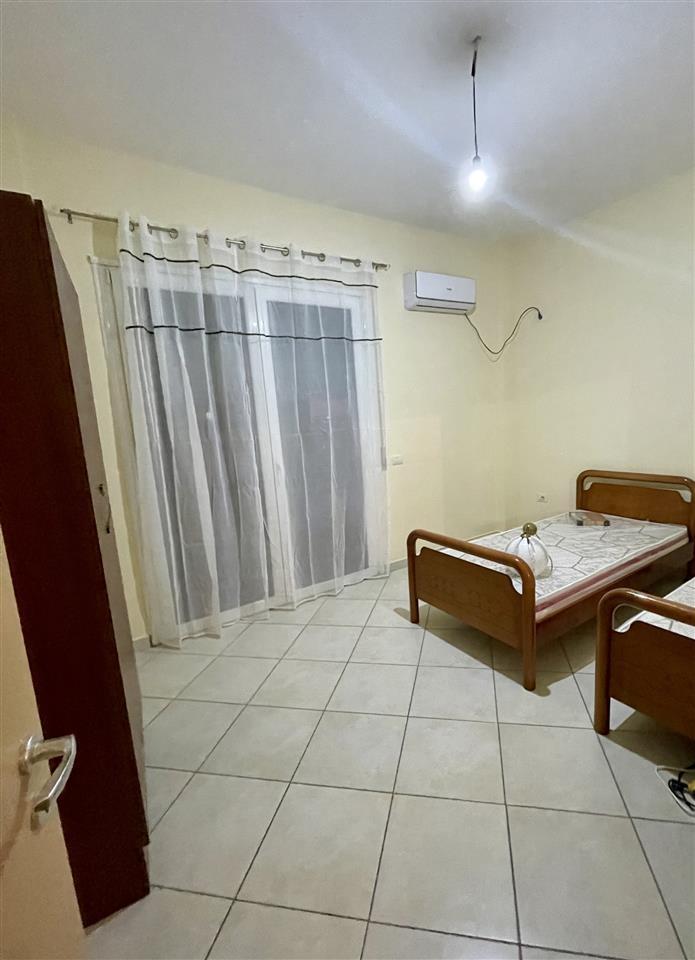 2+1 me Qera, JO AGJENSI, tek Haso/Transballkanike