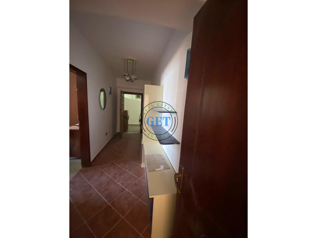 Shitet, Apartament 2+1,Prane Stadiumit, Durres!