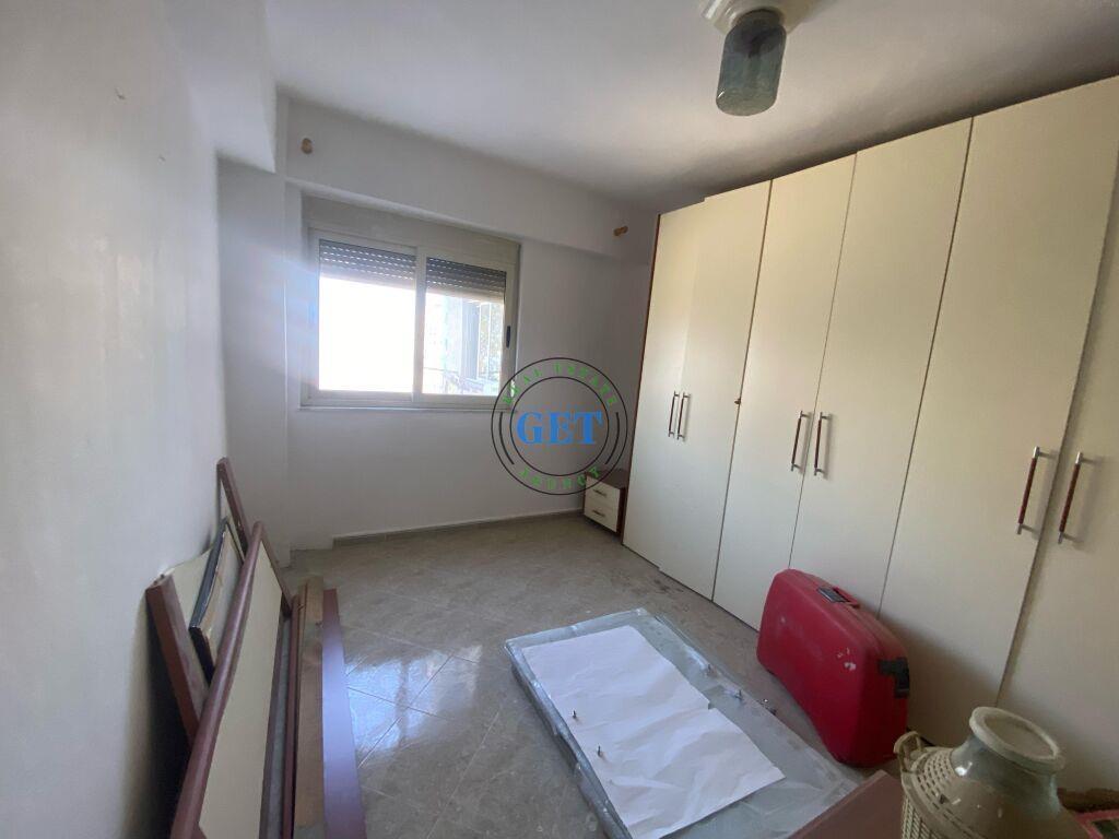 Shitet, Apartament 2+1,Prane Stadiumit, Durres!