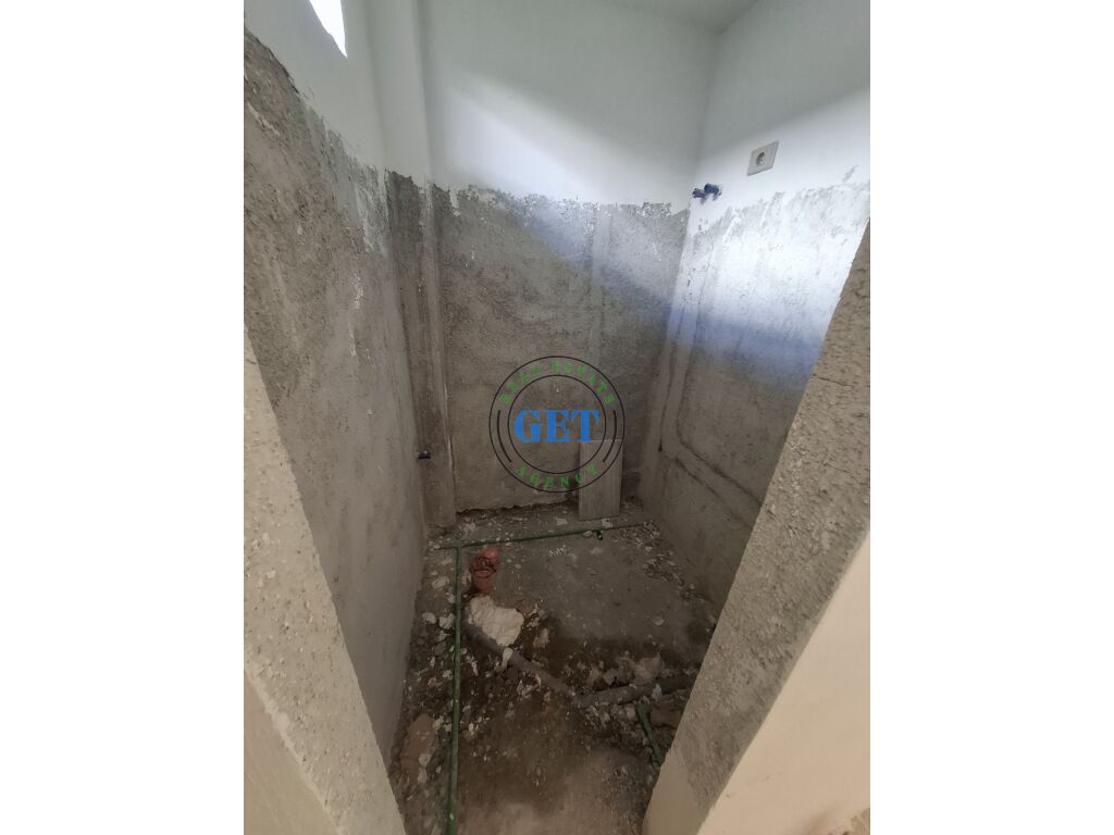 Shitet, Ambient Biznesi, Spitali Amerikan, Durres.