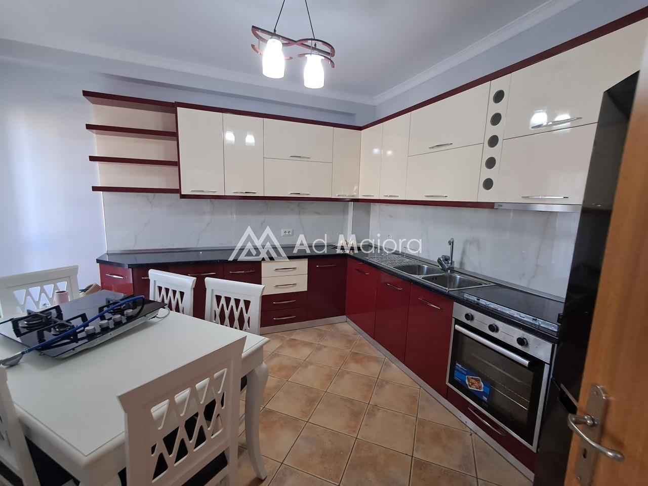 JEPET ME QIRA 2+1+2 NE QENDER DURRES