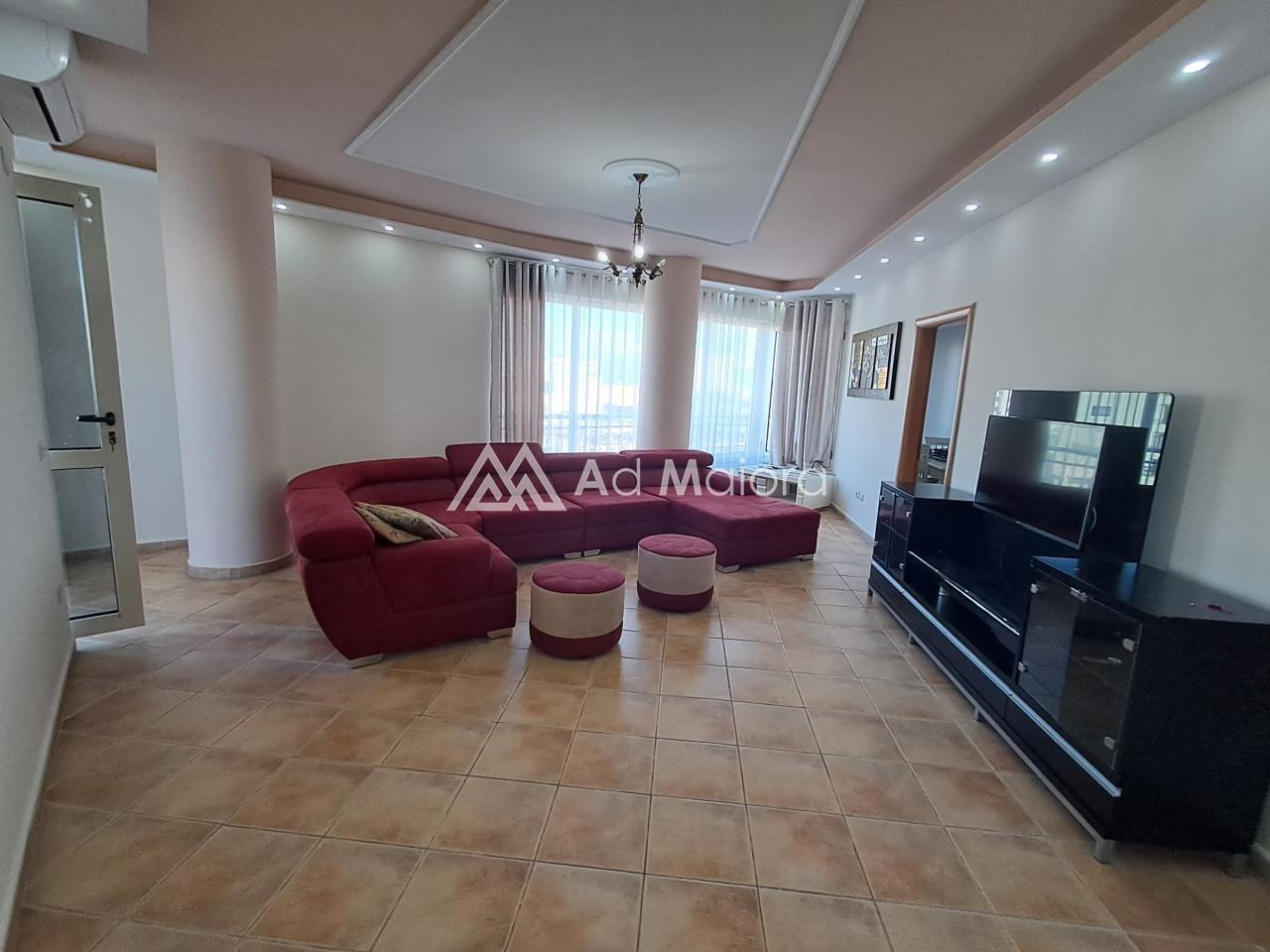 JEPET ME QIRA 2+1+2 NE QENDER DURRES