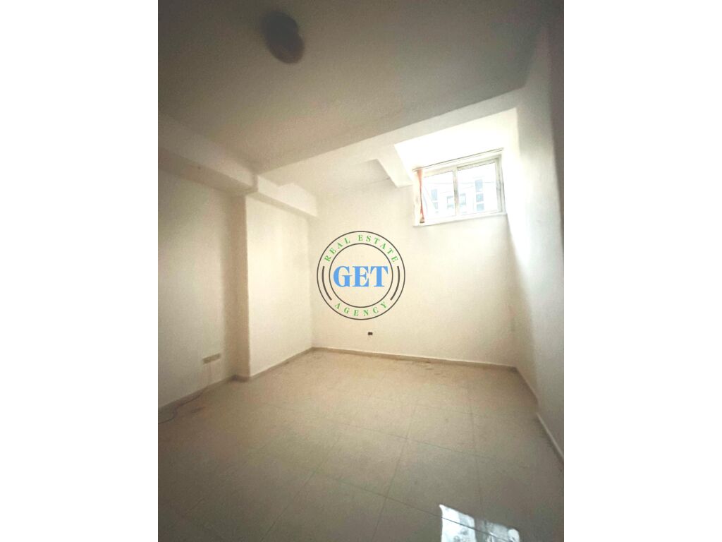 Shitet, Ambient Biznesi, UKD, Durres