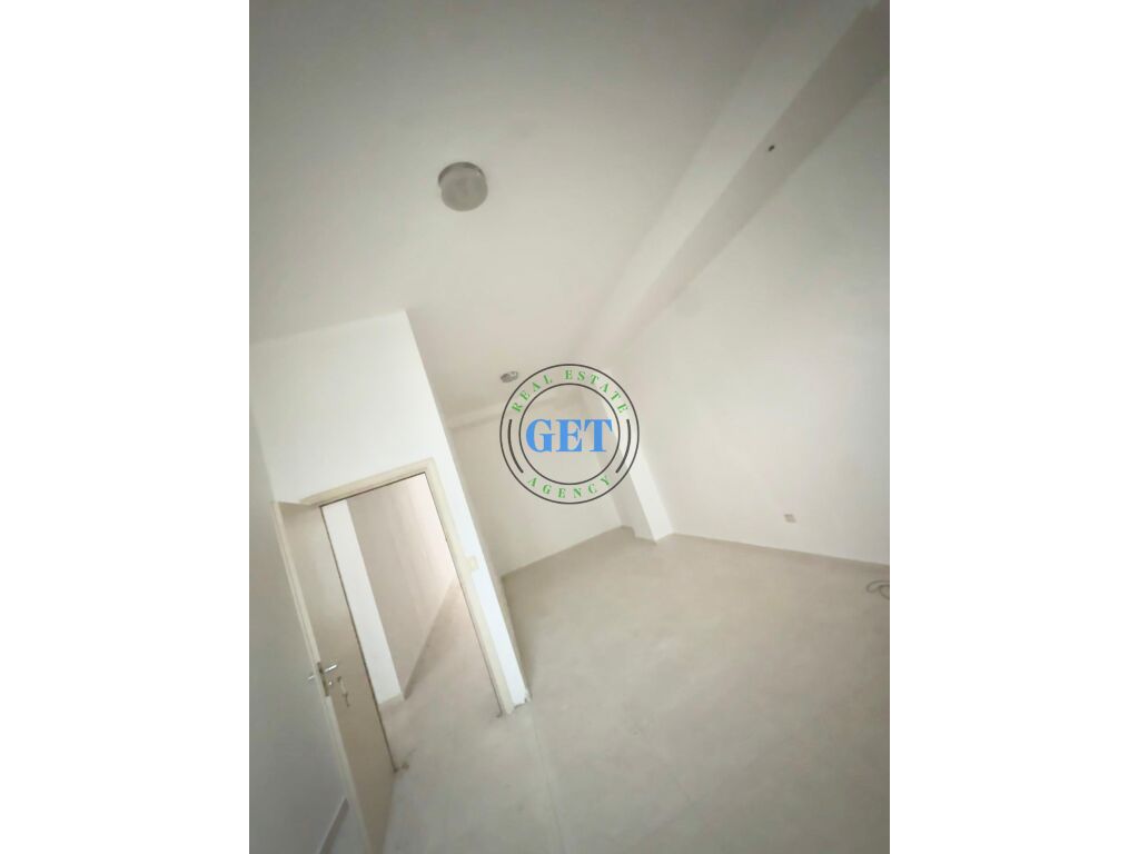 Shitet, Ambient Biznesi, UKD, Durres