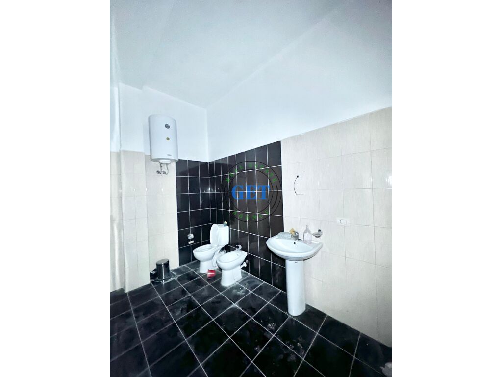 Shitet, Ambient Biznesi, UKD, Durres