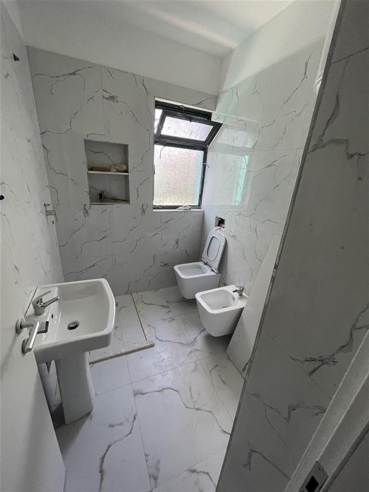 shitet apartament ke mai i robit