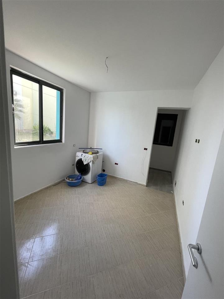 shitet apartament ke mai i robit