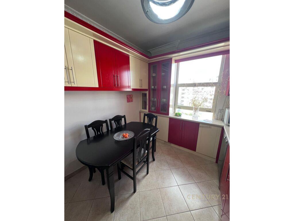 APARTAMENT 2+1 PER QIRA PRANE HILLTON!