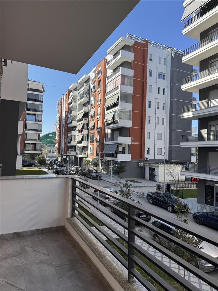 Jepet apartament me qera ne qytetin e Korçës (2+1+Ballkon)