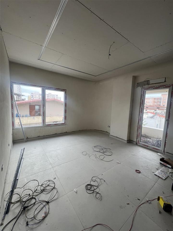 0683753334 Shitet 2+1 afer tregut industrial/Durres