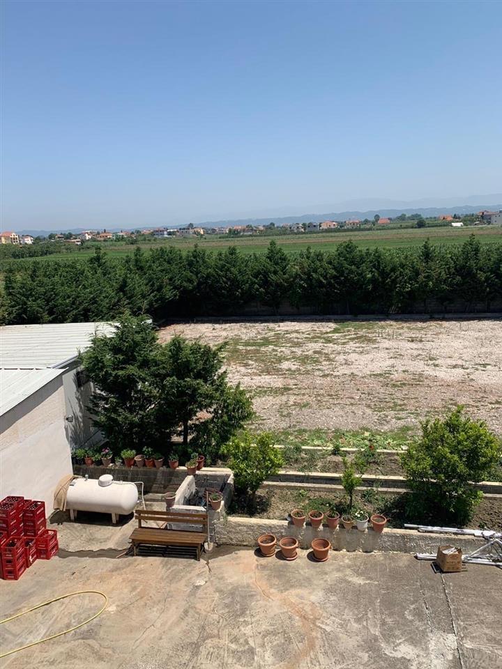 Shitet vila ne fllak