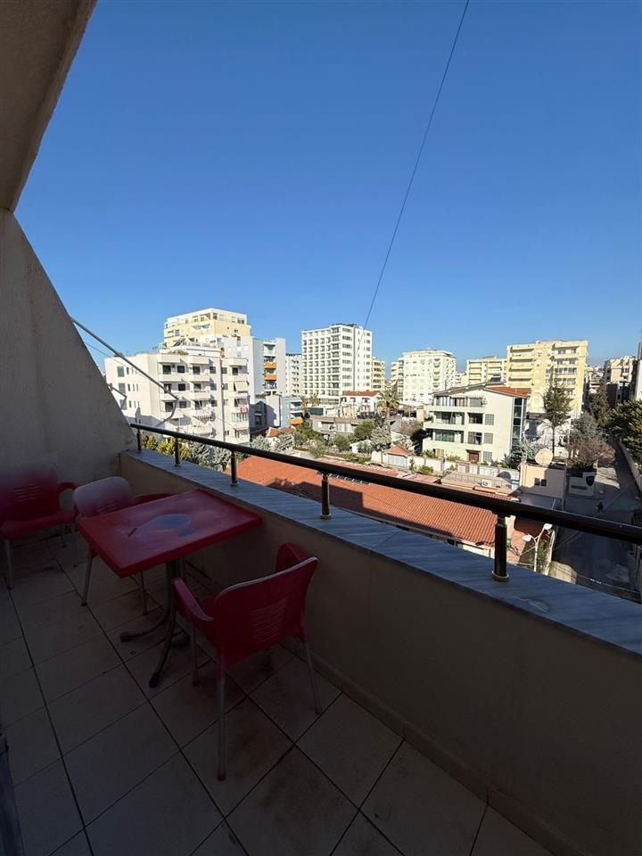 2 garzionere vija pare me detin me qera afat gjate.