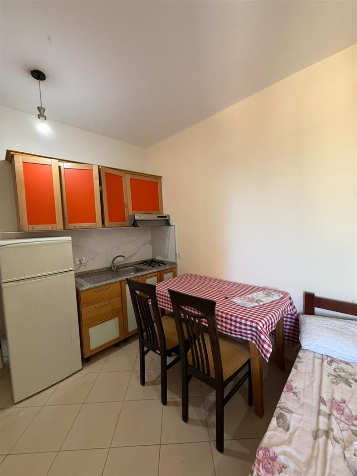 2 garzionere vija pare me detin me qera afat gjate.