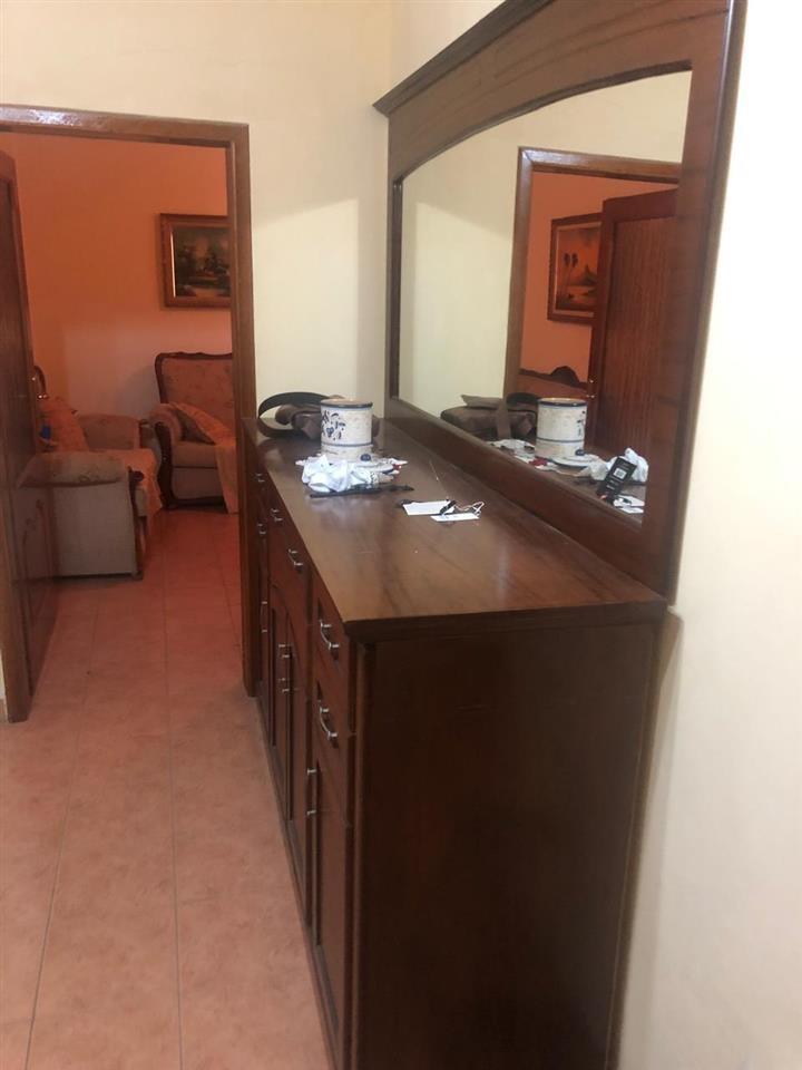 Shitet apartament i mobiluar 2+1