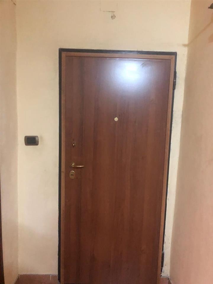 Shitet apartament i mobiluar 2+1