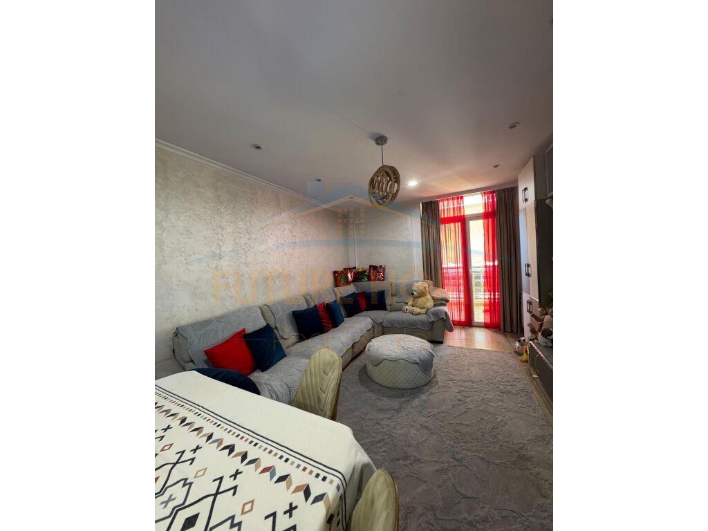 Shitet, Apartament 2+1+2, Rruga Bardhyl, Tiranë