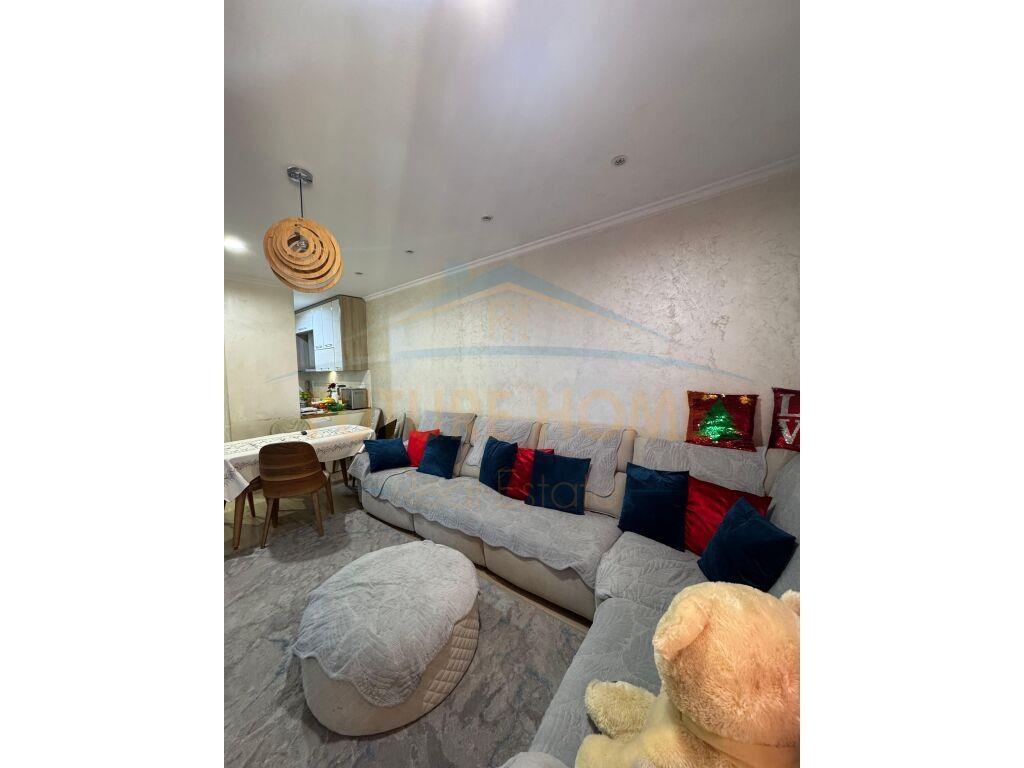 Shitet, Apartament 2+1+2, Rruga Bardhyl, Tiranë