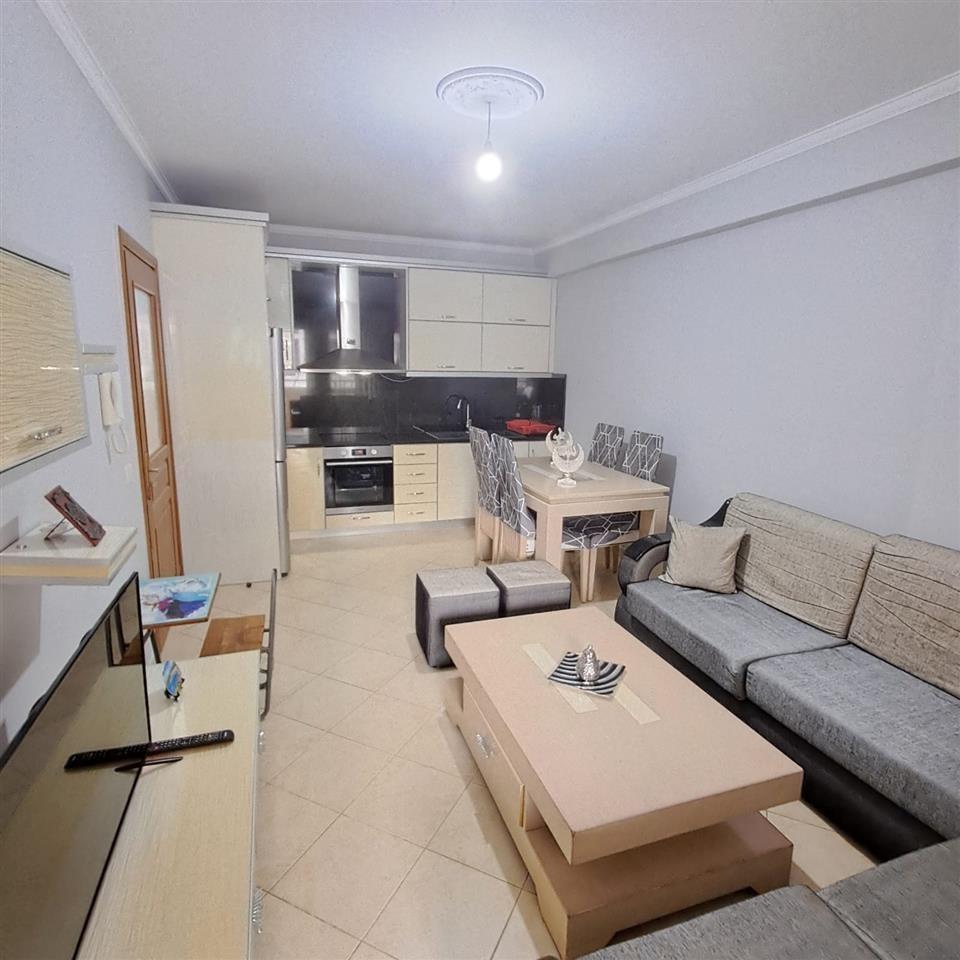 Apartament 2+1 me Qira – Rruga 5 Maj