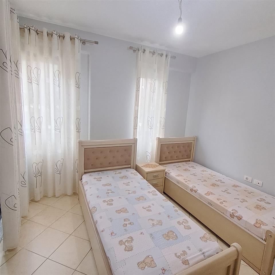 Apartament 2+1 me Qira – Rruga 5 Maj