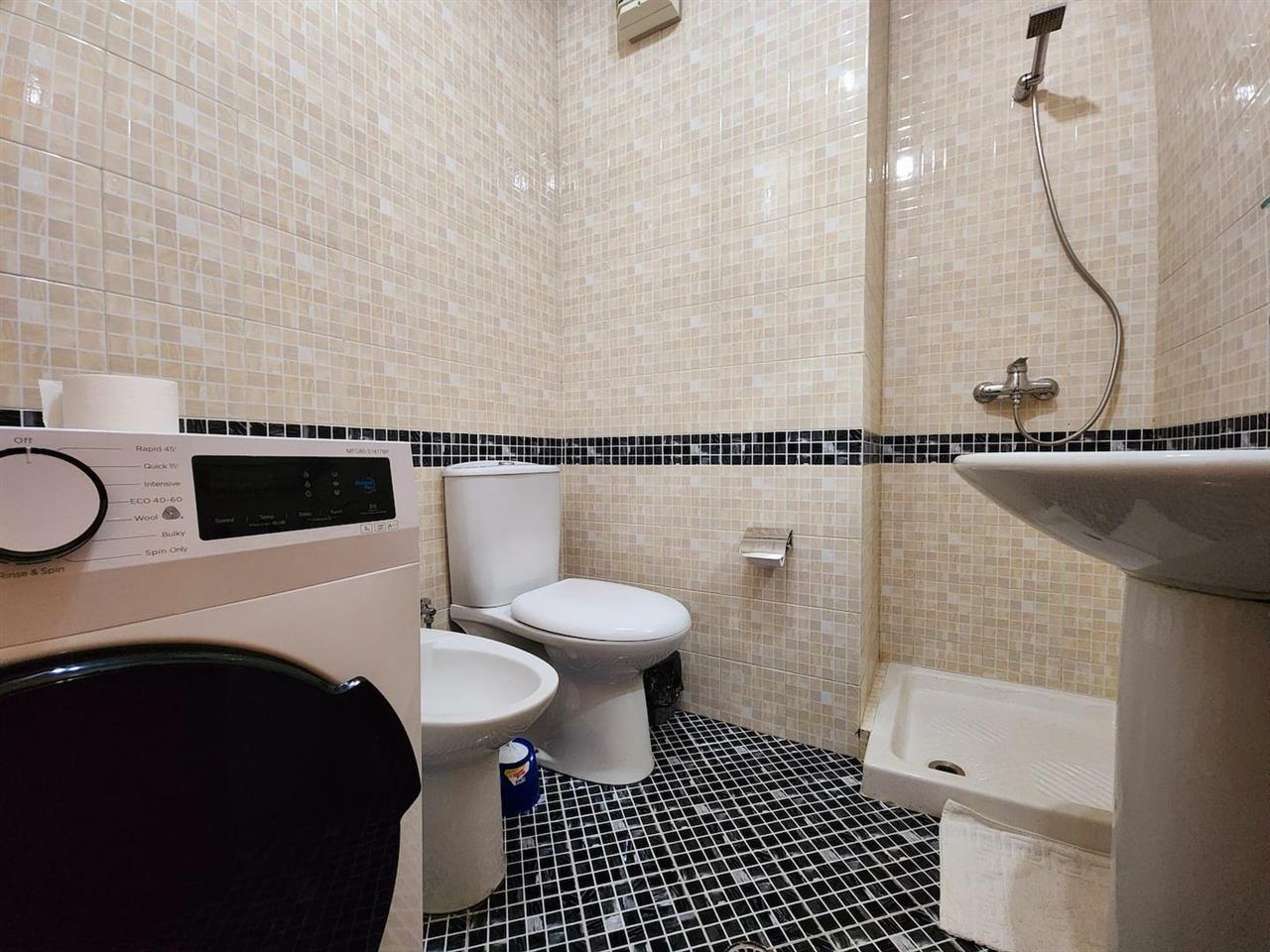 Jepet me QERA Apartament 1+1 + POST PARKIMI, pallati RI,