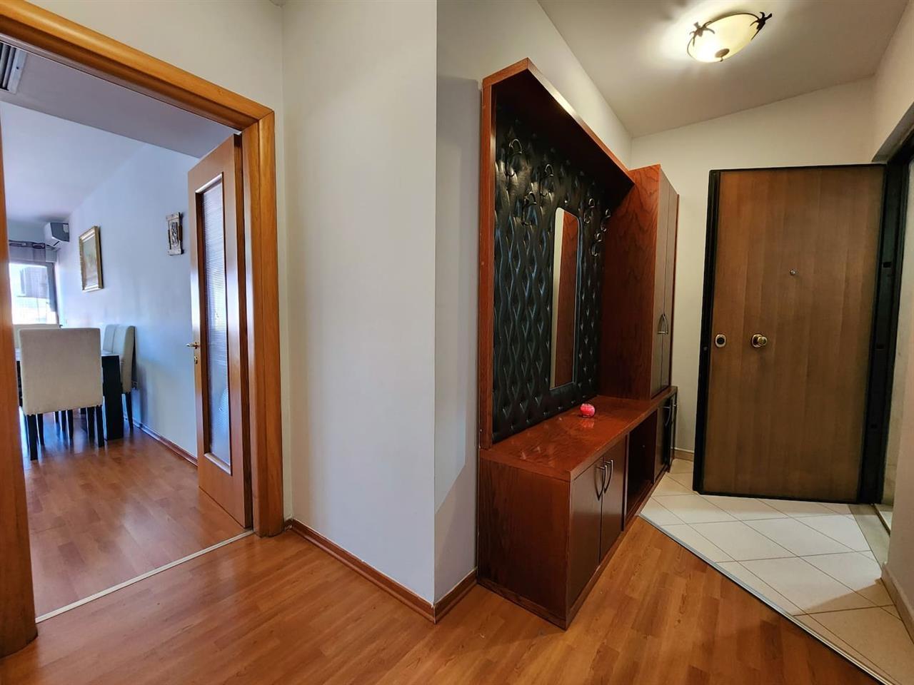 Jepet me QERA Apartament 1+1 + POST PARKIMI, pallati RI,