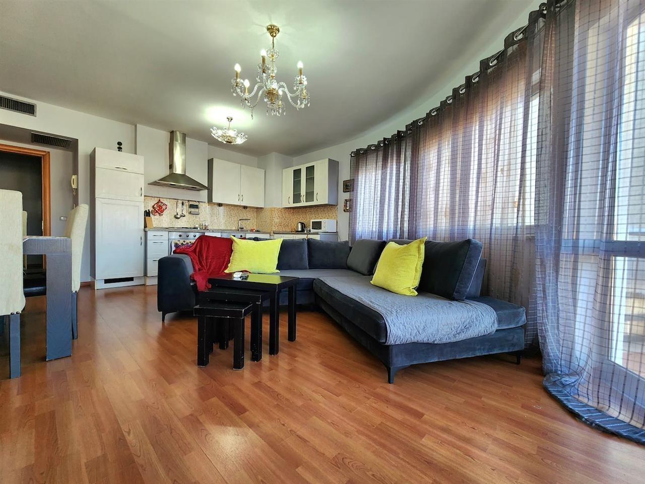 Jepet me QERA Apartament 1+1 + POST PARKIMI, pallati RI,