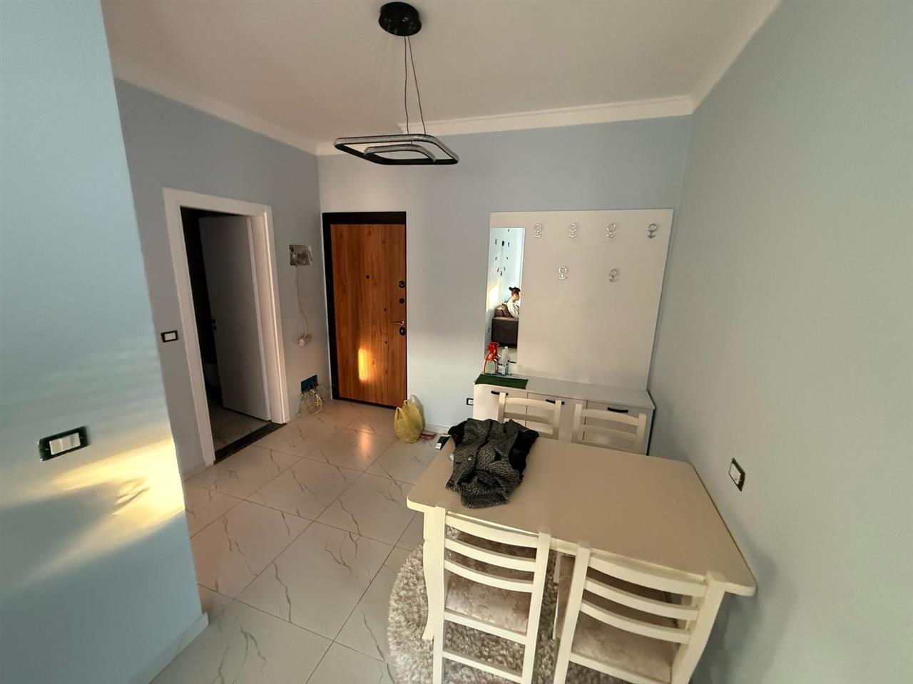 Jepet me Qera Apartament 1+1 i mobiluar tek 5 Maji