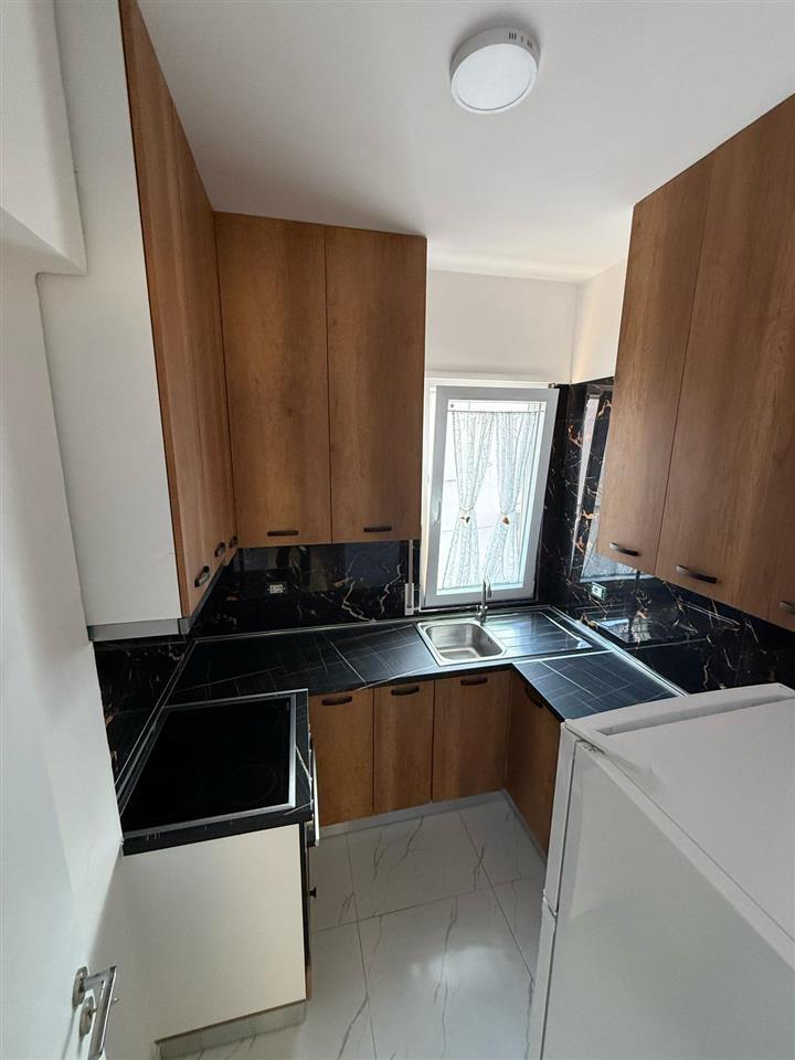 Jepet me Qera Apartament 1+1 i mobiluar tek 5 Maji