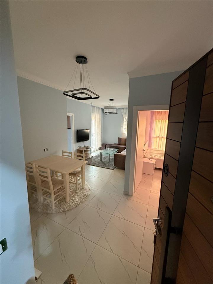 Jepet me Qera Apartament 1+1 i mobiluar tek 5 Maji