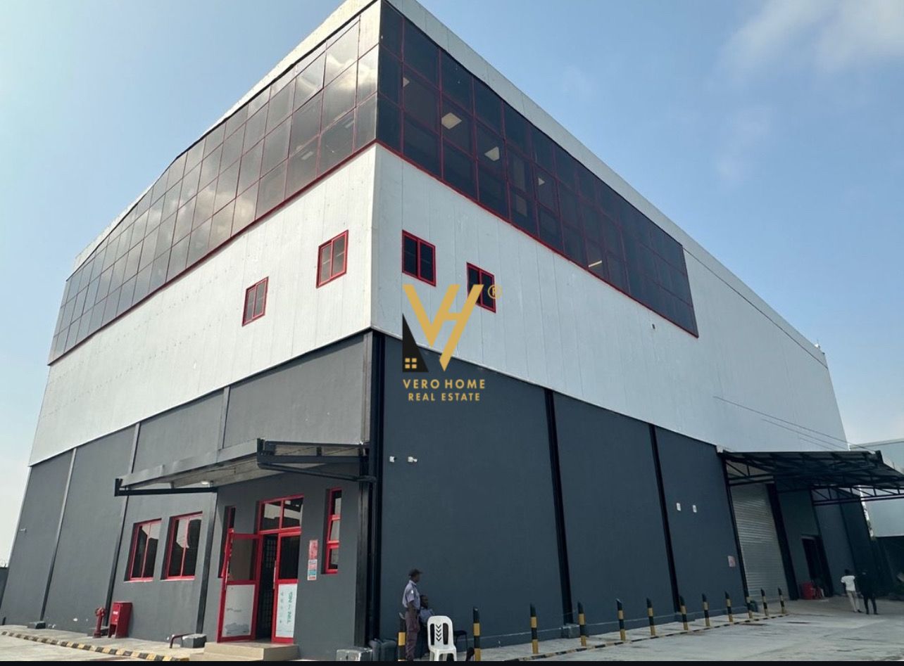 OBJEKT BIZNESI 1.600M2 NE KASHAR 12.000 EURO