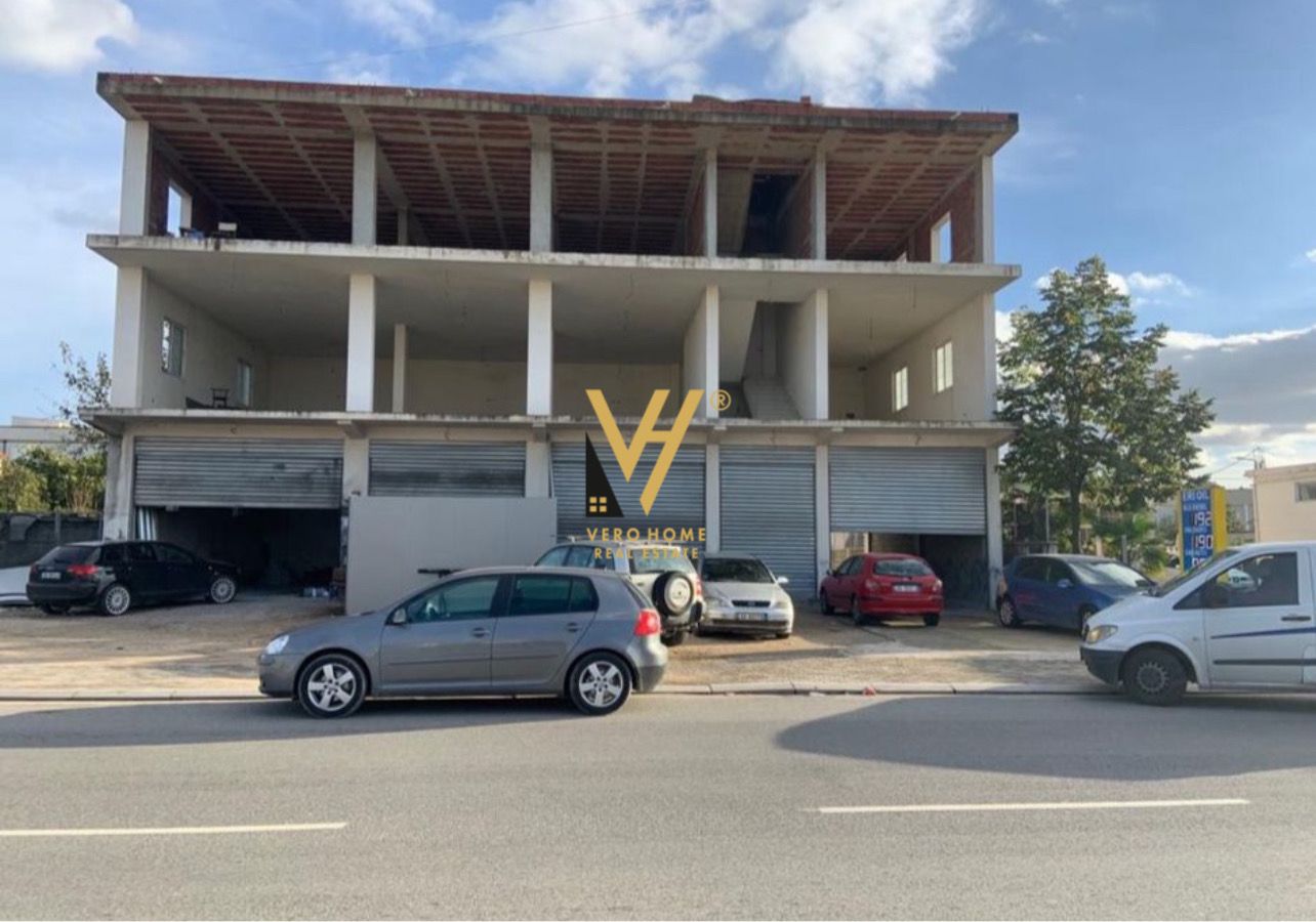 DY KATE OBJEKTI ME QERA NE KAMEZ 800 EURO