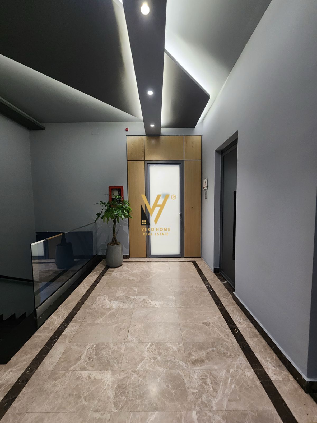 42 M2 ME QERA TE MYSLYM SHYRI 520 EURO