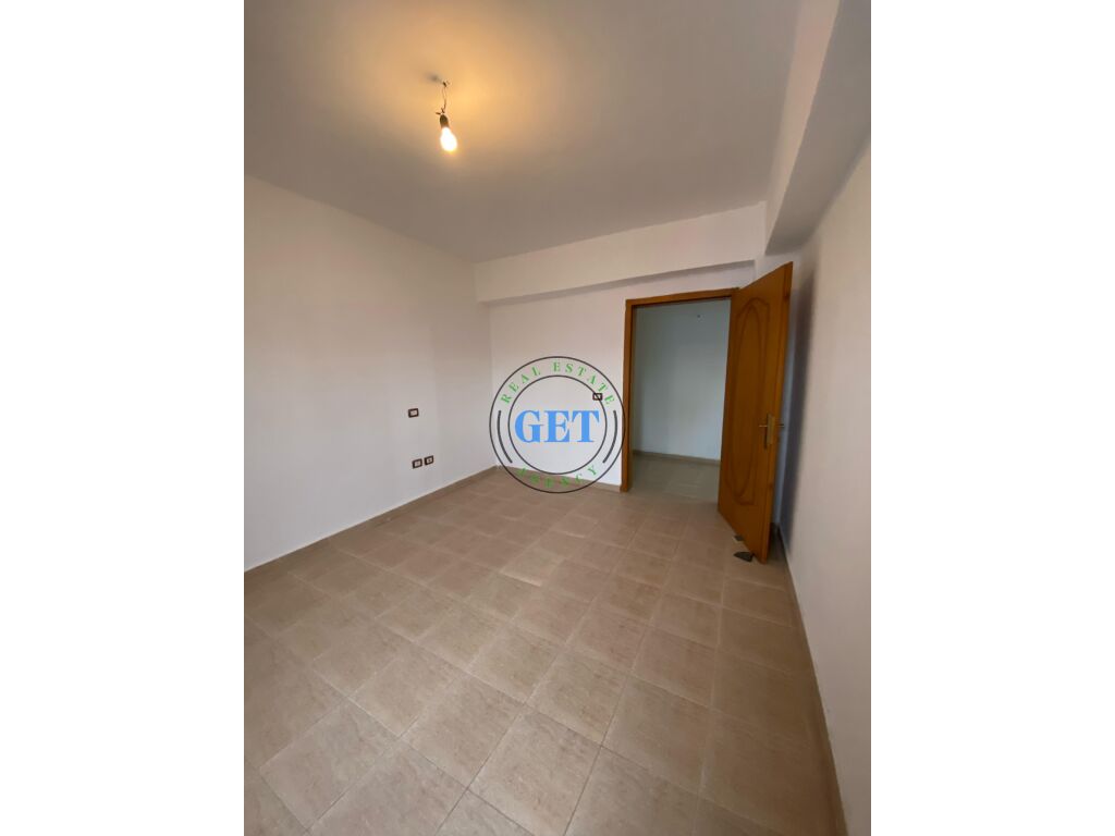 Shitet, Apartament 2+1,Prane Stadiumit, Durres!