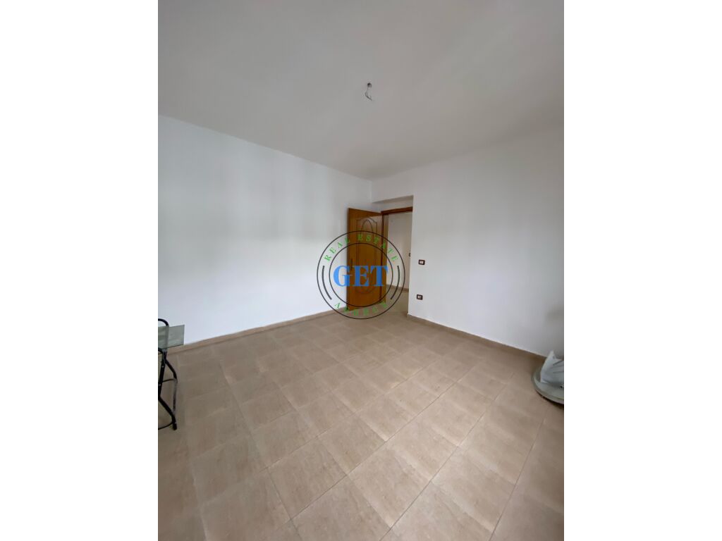 Shitet, Apartament 2+1,Prane Stadiumit, Durres!
