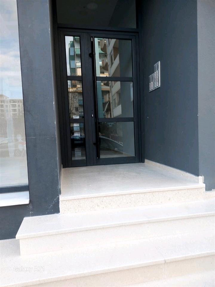 Shitet Apartament i ri i sapo ndertuar