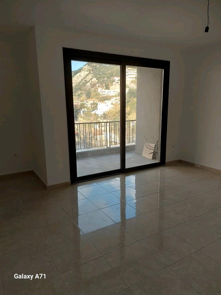 Shitet Apartament i ri i sapo ndertuar