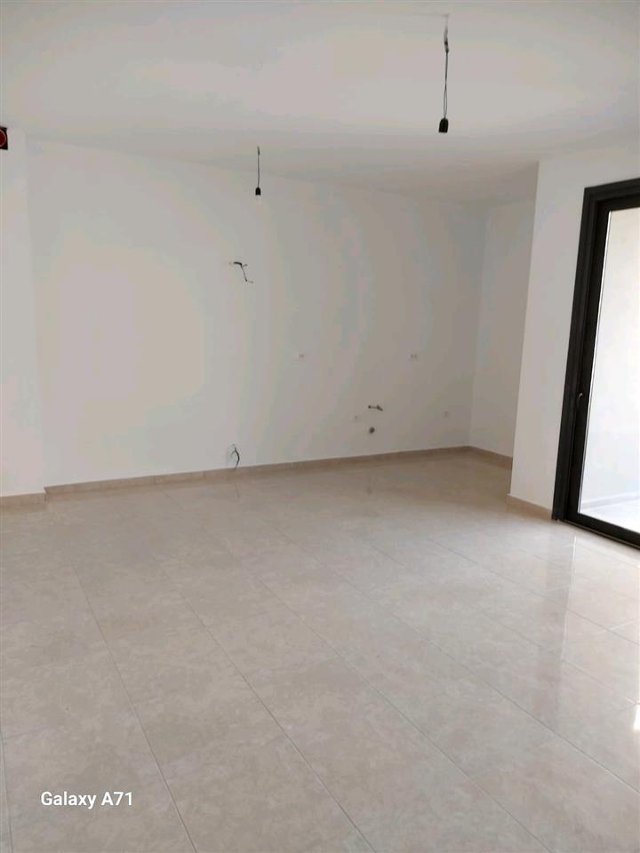 Shitet Apartament i ri i sapo ndertuar